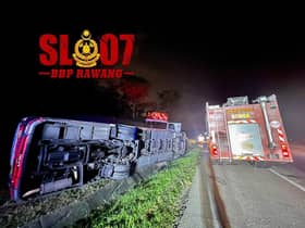 Warga emas, kanak-kanak cedera bas ekspres terbalik di Lebuhraya PLUS