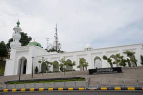 Kubah tembaga hijau hiasi Masjid Raja Lumu di kaki Bukit Malawati