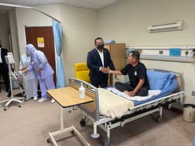 MB lawat pengarah bomba Selangor di Hospital Selayang