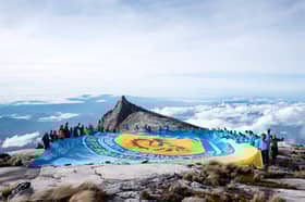MPAJ cipta rekod kibar logo terbesar di puncak Gunung Kinabalu