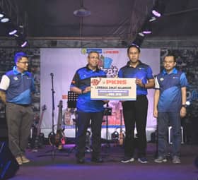 PKNS hands over RM2 mln in business zakat, distributes RM350,000 to repair asnaf homes