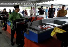 Agong presents boats as flood preparation for Pekan residents