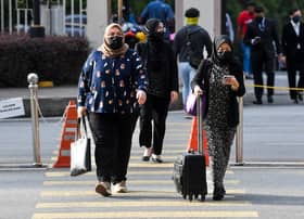 Tiga peguam tarik diri, mahkamah tangguh prosiding bela diri Siti Bainun