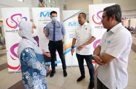 MBI serah alatan perubatan, permudah Hospital Shah Alam rawat pesakit