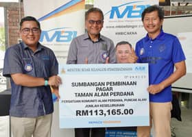 MBI distributes over RM100,000 for the construction of fence at Taman Alam Perdana