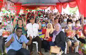 Hundreds of residents in Pandan Indah receive raw chicken, rice for CNY