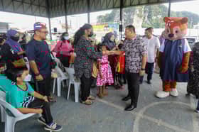 Bantuan awal ringankan beban ibu bapa beli barangan persekolahan