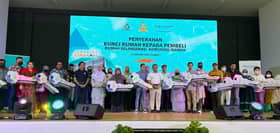 MB hands over house keys to Rumah Selangorku Kemuning Idaman owners