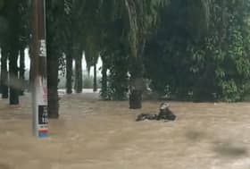Konvoi motosikal kuasa tinggi dari Singapura nyaris dihanyut banjir