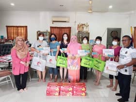 30 penduduk Tionghoa DUN Permatang terima bantuan Tahun Baharu Cina Pekawanis