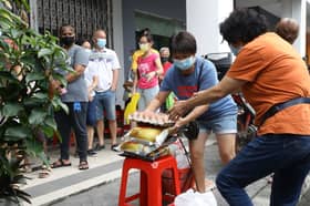 DUN Kinrara tempatkan sukarelawan bantu pengunjung di program jualan murah