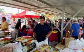 Pengunjung puji layanan petugas, jualan murah di perkarangan masjid selesa