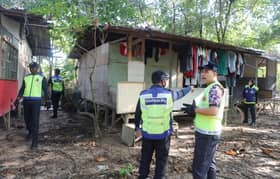 MPSepang raids undocumented migrants' settlement, demolish over 100 structures