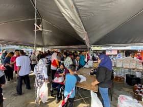 300 kampit beras, telur habis dalam tempoh sejam di jualan murah DUN Paya Jaras