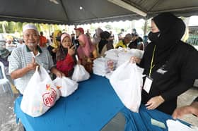 Pengunjung jualan murah saran PKPS sedia khidmat bayaran dalam talian