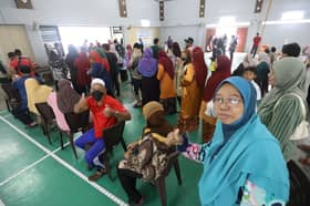 1,500 senior citizens of Sementa constituency receive RM150 shopping vouchers each