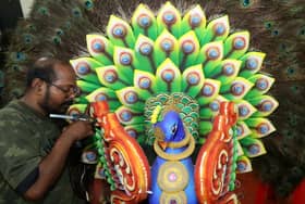 Gabungan unsur moden dan tradisional, rekaan kavadi sampai Eropah