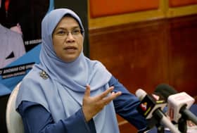 Hawkers' licences to be reviewed, prevent same individuals from re-registering with local authorities — Exco