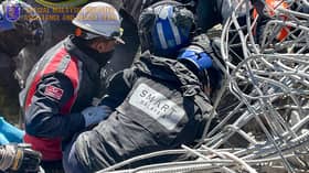 SAR Turkiye: Air mata anggota bomba menitis jumpa mayat ibu, dua anak berpelukan