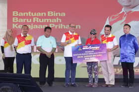 Bantuan legakan buruh dapat baiki rumah uzur, rezeki keluarga sambut Ramadan