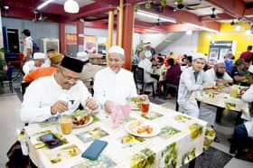 MB bersarapan di Taman Putra Perdana, swafoto dengan penduduk