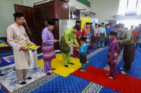 Raja Muda hadir tazkirah Ramadan, hulur sumbangan kepada anak yatim