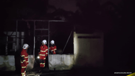 Empat kanak-kanak maut dalam kebakaran rumah