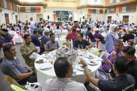 MB buka puasa bersama penjawat awam, serah sumbangan kepada asnaf