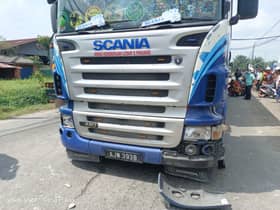 Murid sembilan tahun maut digilis treler ketika pulang dari sekolah