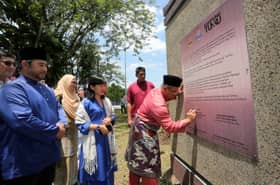 MB officiates Tunku Abdul Rahman Memorial