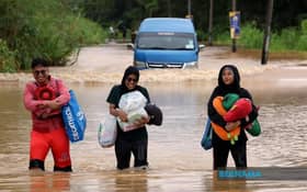 Number of flood evacuees in five states soars to over 27,000 this morning