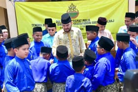 Selangor Raja Muda hands over Aidilfitri donations to Melaka orphans