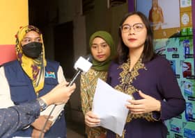 Wakil rakyat guna mesin layan diri promosi program negeri di Bandar Utama