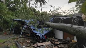 175 mangsa ribut terima bantuan, rumah rosak termasuk satu dihempap pokok