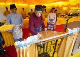 Selangor Sultan officiates mosque at Sungai Air Tawar, performs tarawih with locals