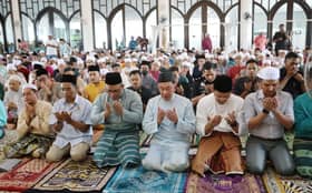 PM solat Jumaat bersama ribuan jemaah di Masjid Jamiul Ehsan