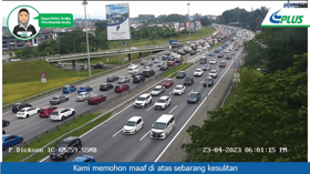 Aliran trafik perlahan di lebuh raya utama petang ini