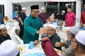MB attends prayers, fast-breaking with Surau al-Karimiah congregants