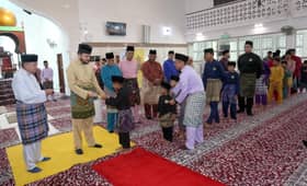 Raja Muda serah sumbangan Aidilfitri Yide kepada 556 anak yatim