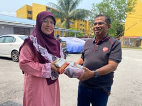 60 set rendang diagih kepada penduduk kurang mampu sekitar Keramat