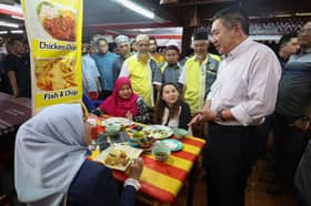 Menteri: Tiada peniaga jual ayam bulat lebih harga siling RM9.40 sekilogram