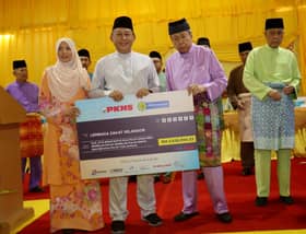 Sultan terima bayaran zakat empat syarikat lebih RM6 juta