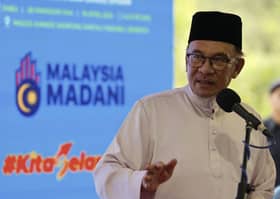 Journalists have duty to report, spark ideas for nation-building — PM Anwar