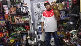 Kumpul barang mainan, patung figura aksi sebagai terapi diri