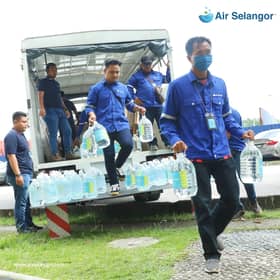 Air Selangor expediting water restoration process, 2,000 bottles of RO water distributed to strata residents