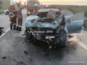 Tiga maut termasuk dua rentung kemalangan dua kenderaan di Segamat