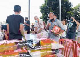 300 papan telur, 300 pek ikan habis dalam sejam di jualan murah DUN Rawang