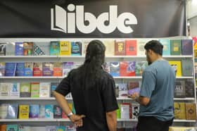 Tertarik baca ulasan di akhbar, pengunjung teruja beli buku kisah Mahathir