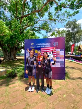 Pelumba basikal lebuh raya wanita rangkul gangsa di Sukan SEA