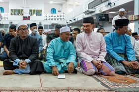 PM Anwar performs Friday prayers at Masjid An Naim